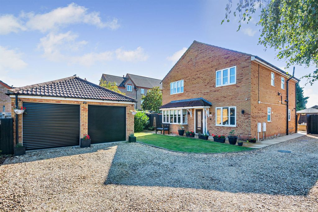 Property photo 1 of 18