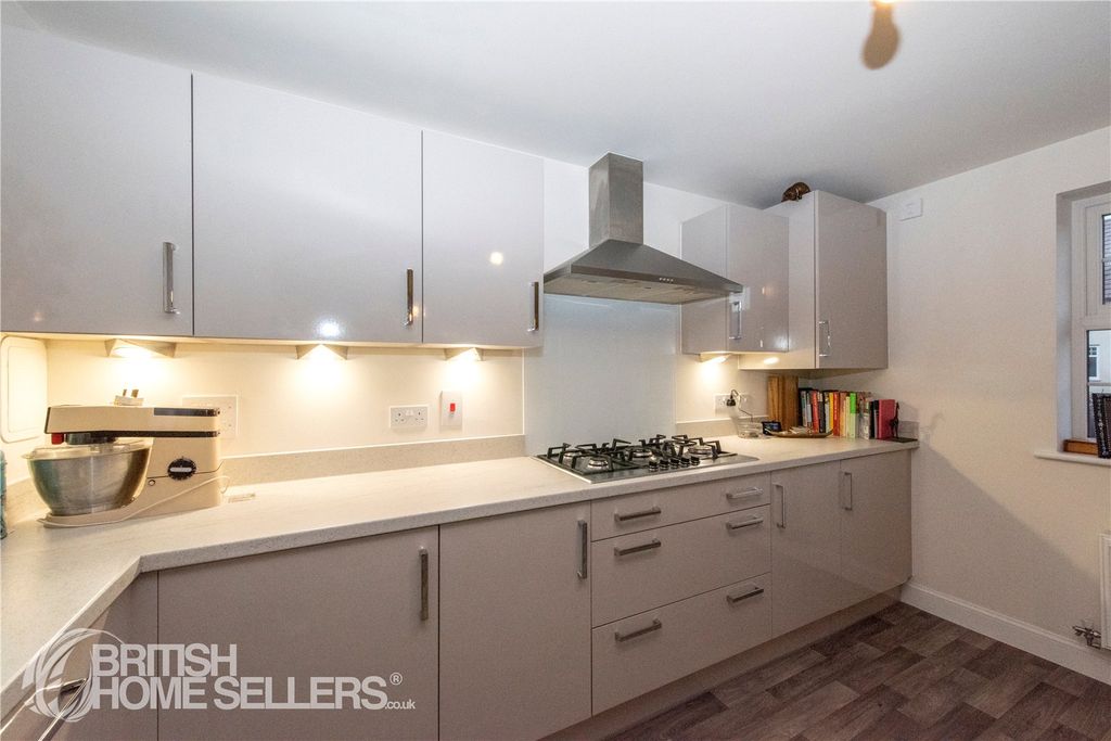 Property photo 2 of 39 Picture No. 32