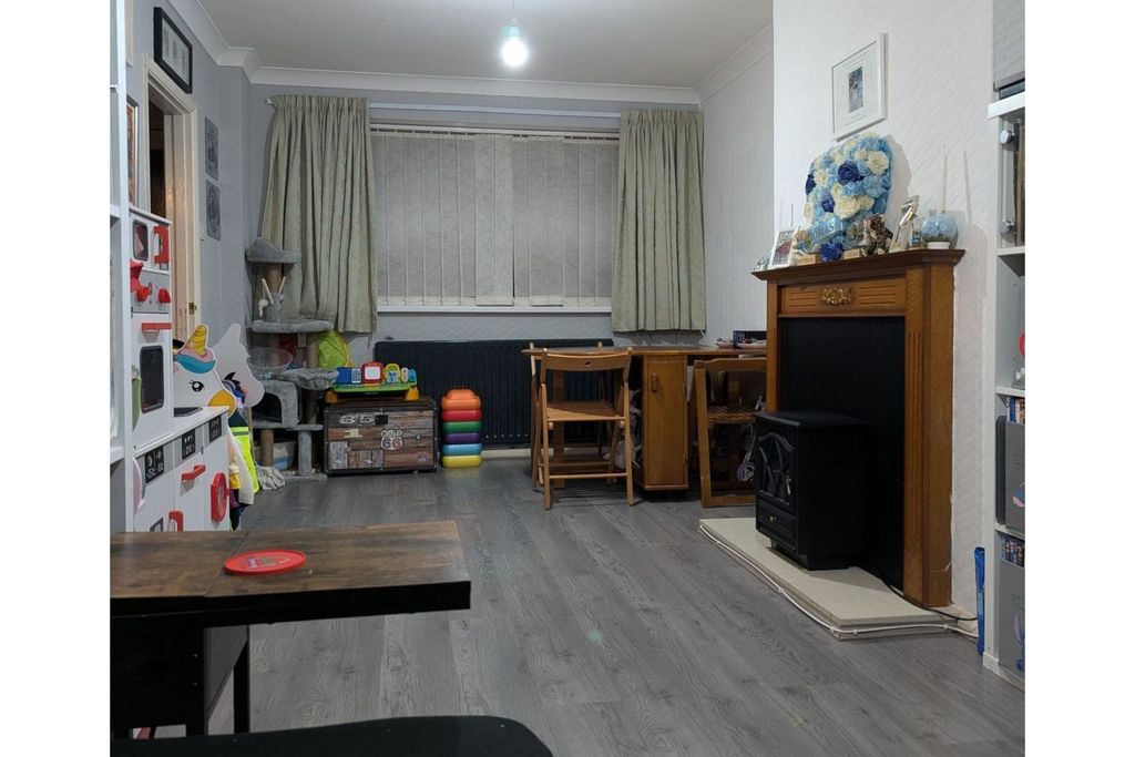 Property photo 3 of 13