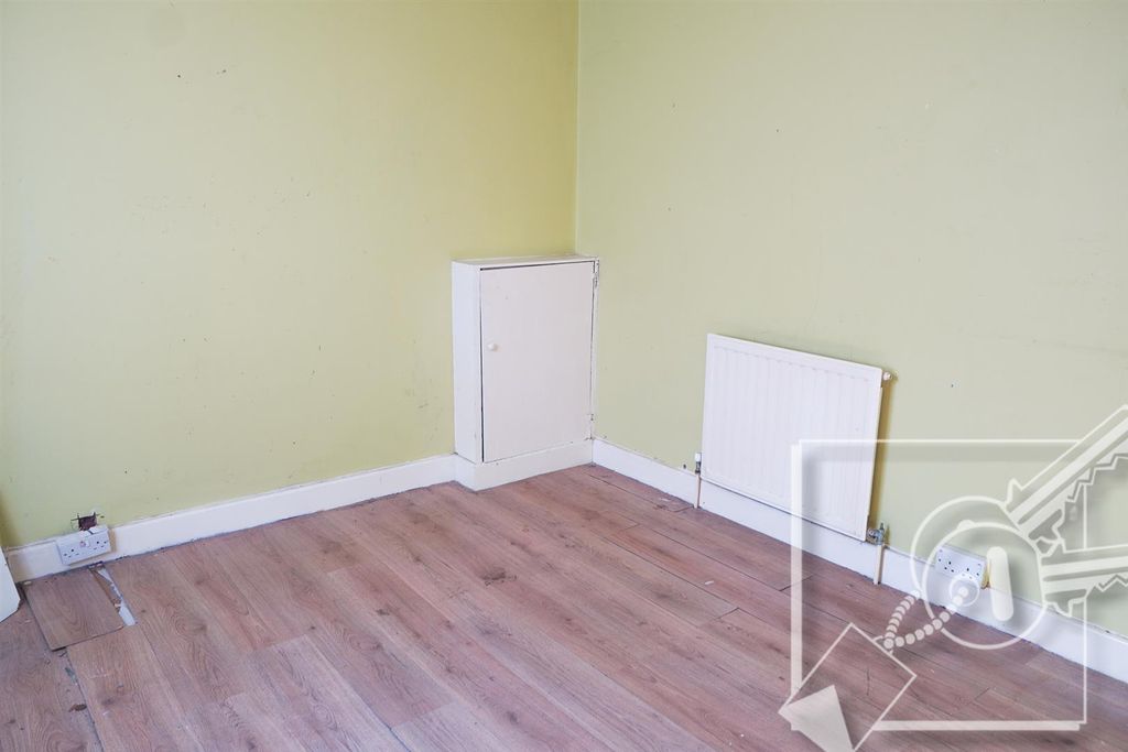 Property photo 3 of 17 Reception 1