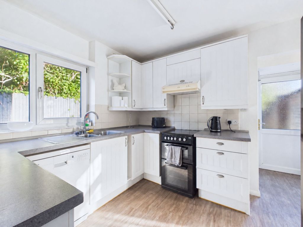Property photo 3 of 17 Kitchen