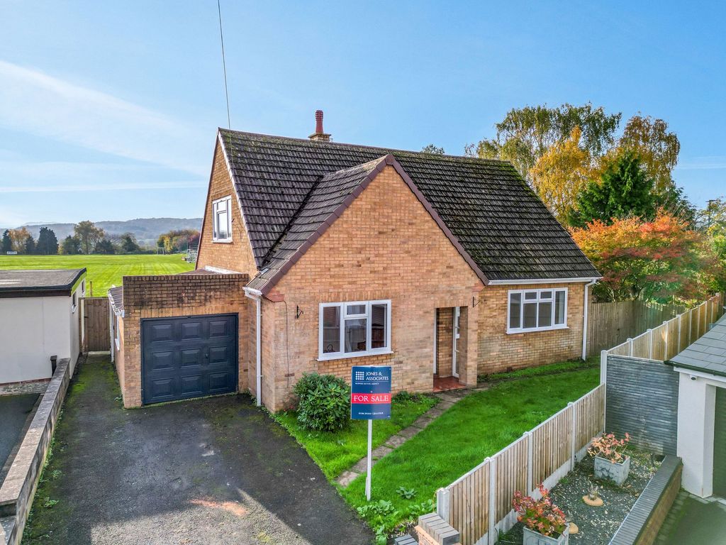 Property photo 1 of 17 40 Woodbury Road North