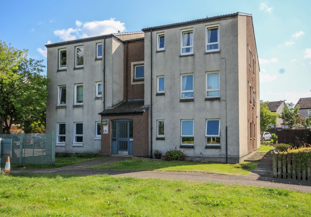 Property photo 1 of 17 38 Redcraig - Small-2