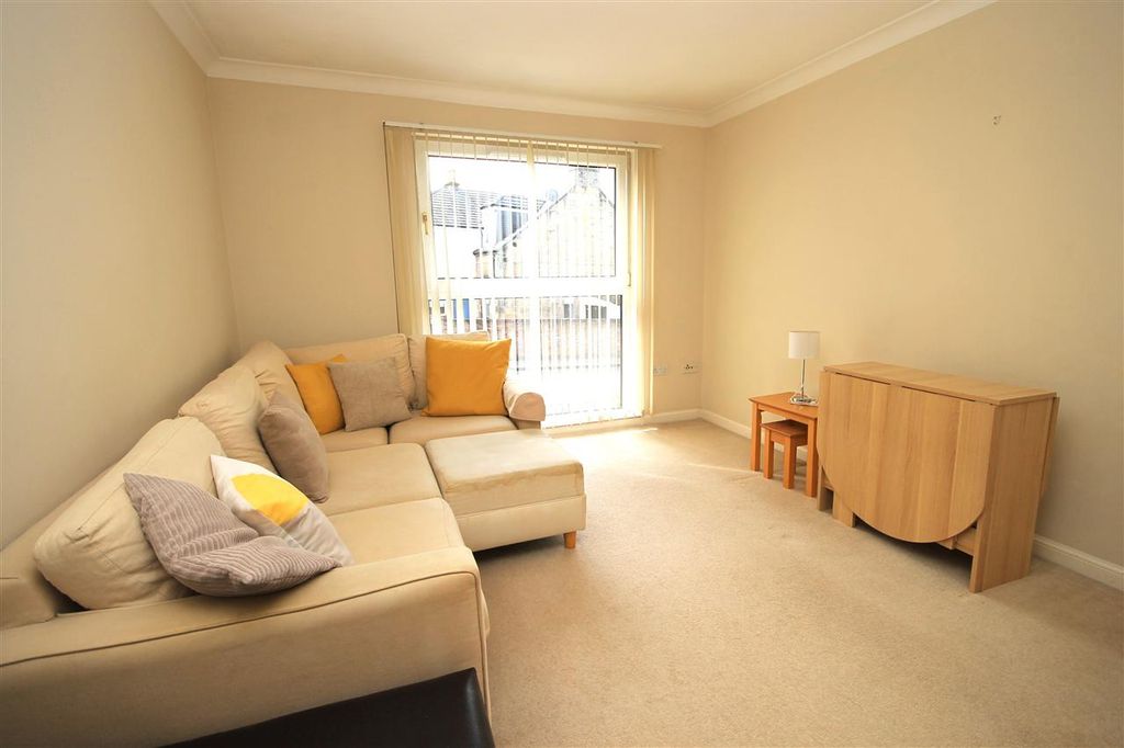 Property photo 2 of 9 Lounge