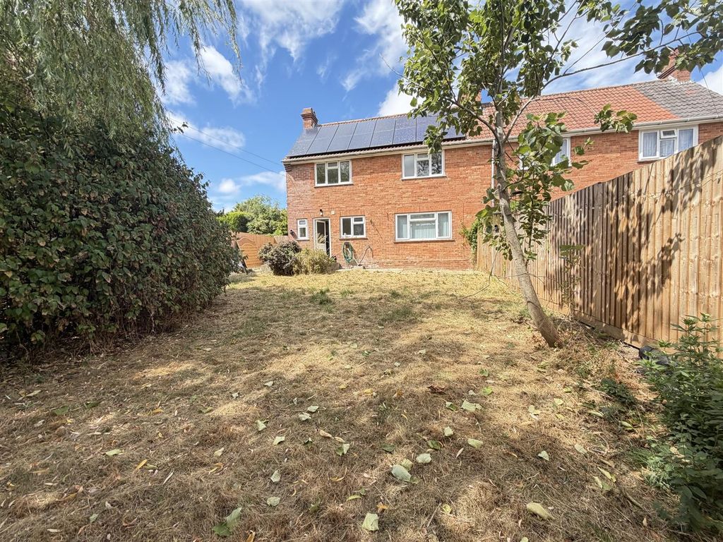 Property photo 1 of 8 House