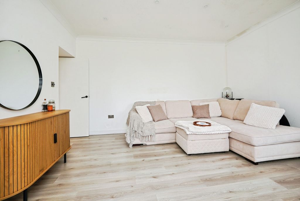 Property photo 3 of 19 Pbox-Img.Jpg