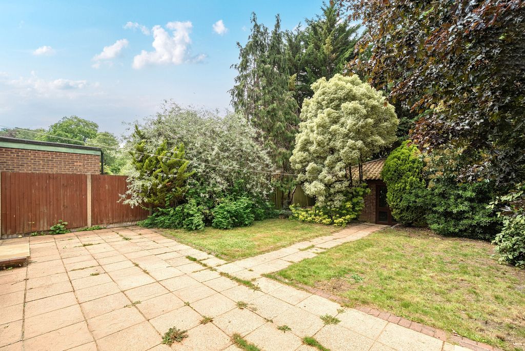 Property photo 2 of 18 Garden