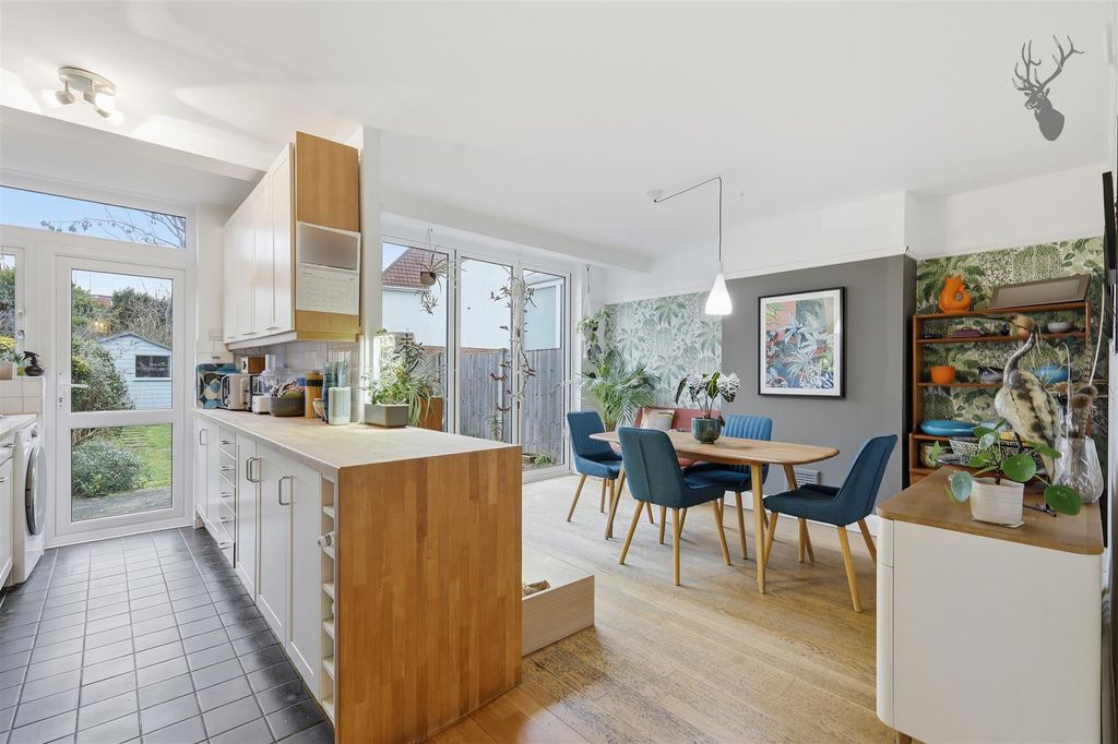 Property photo 2 of 23