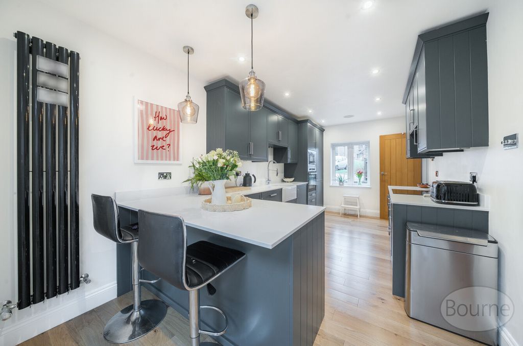 Property photo 3 of 24 950Fdfb7-3E45-42F...