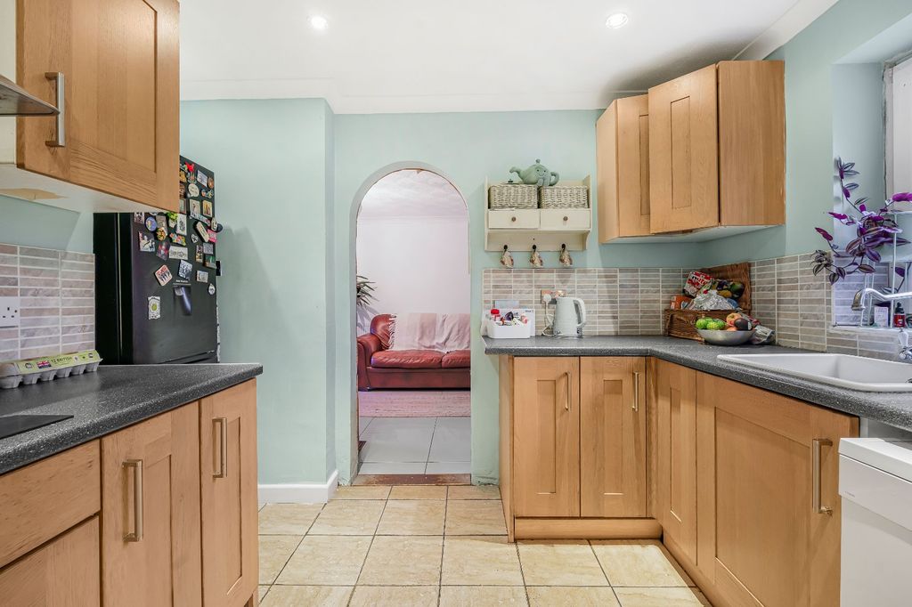 Property photo 2 of 16 Picture No. 17