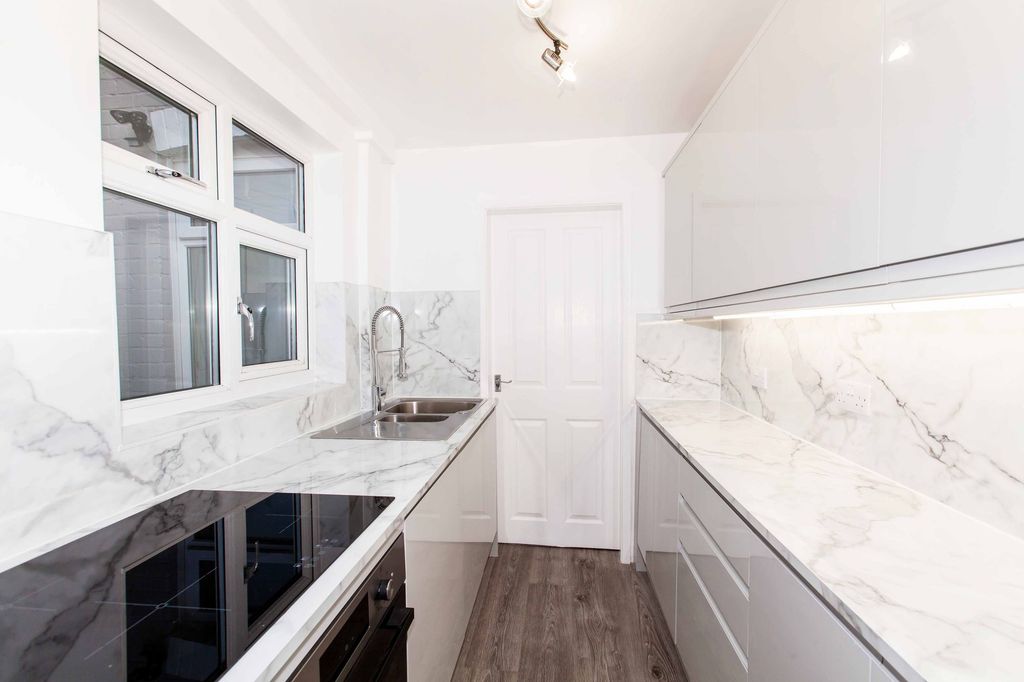 Property photo 3 of 26