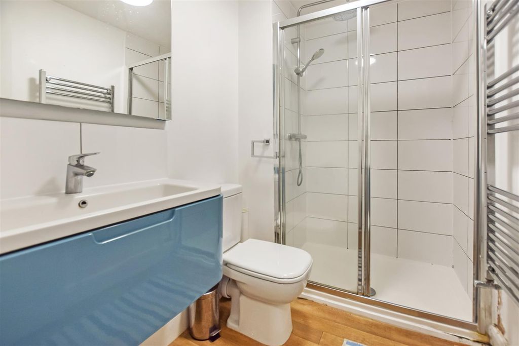 Property photo 2 of 4 Bathroom.Jpg