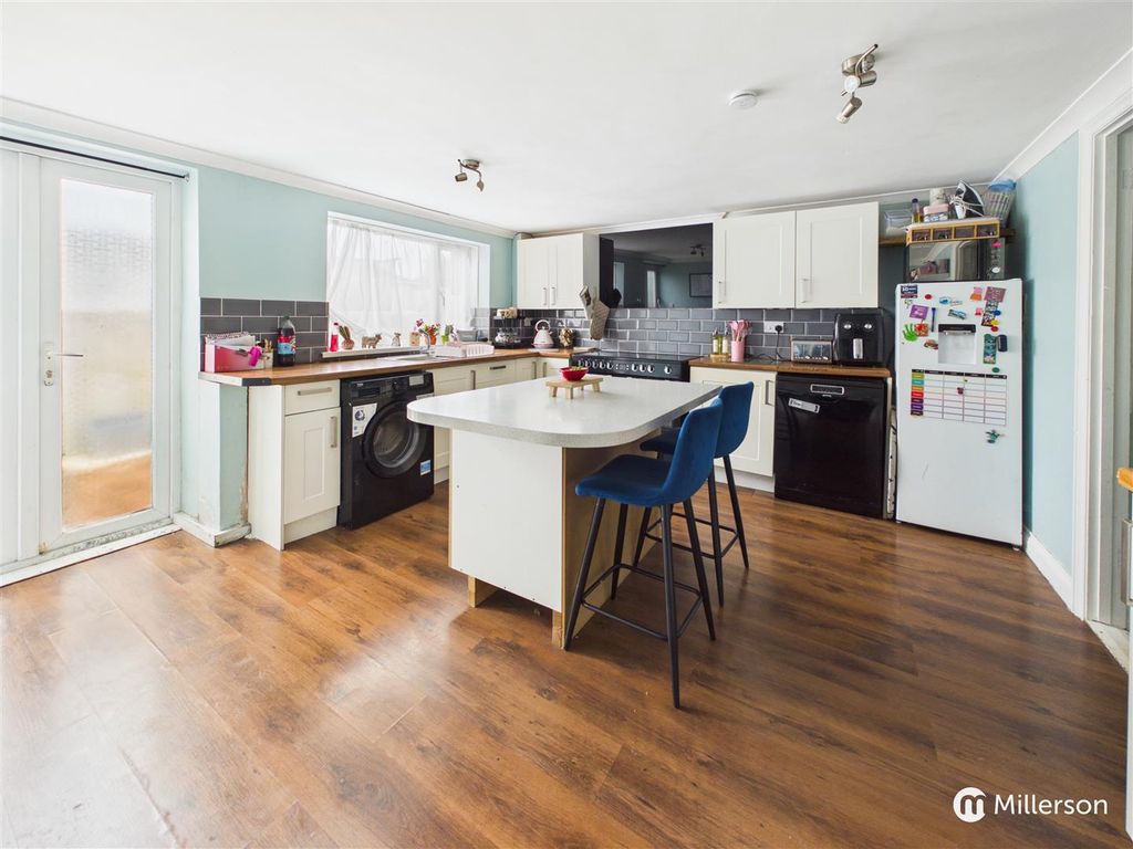 Property photo 3 of 16 Kitchen