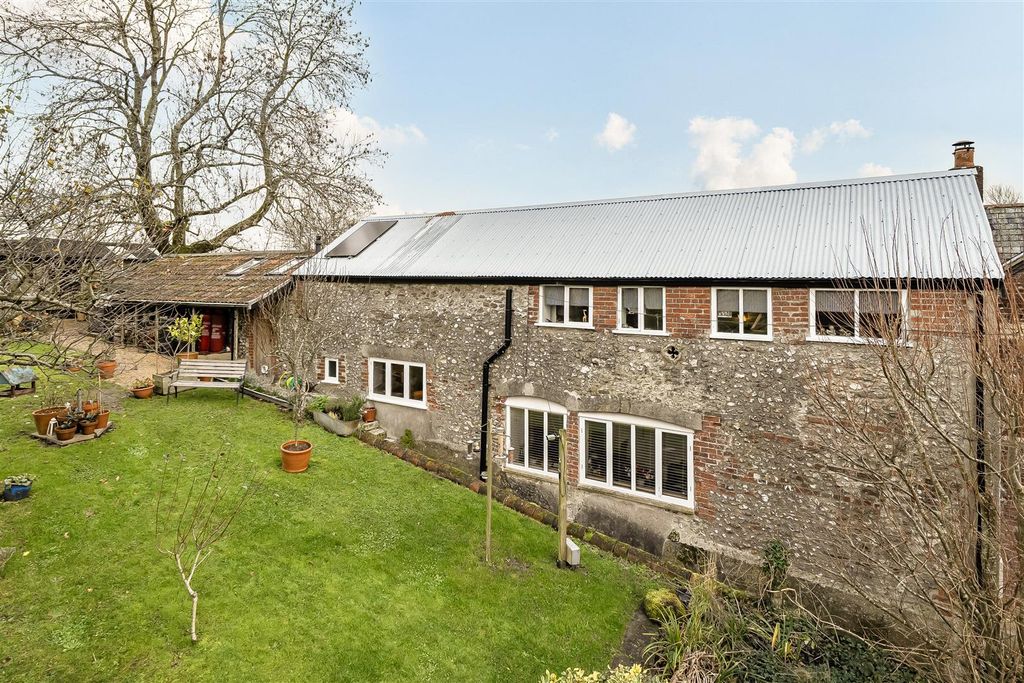 Property photo 1 of 17 Side Aspect