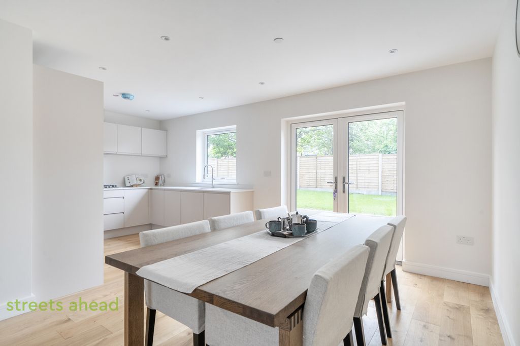 Property photo 3 of 17 F258c573-6Dca-42B...