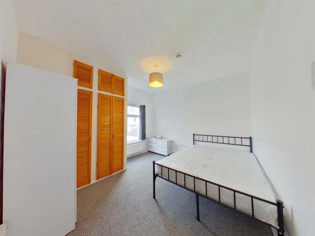 Property photo 2 of 7 Bedroom