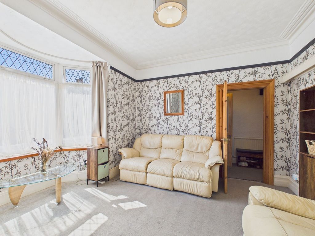 Property photo 2 of 27