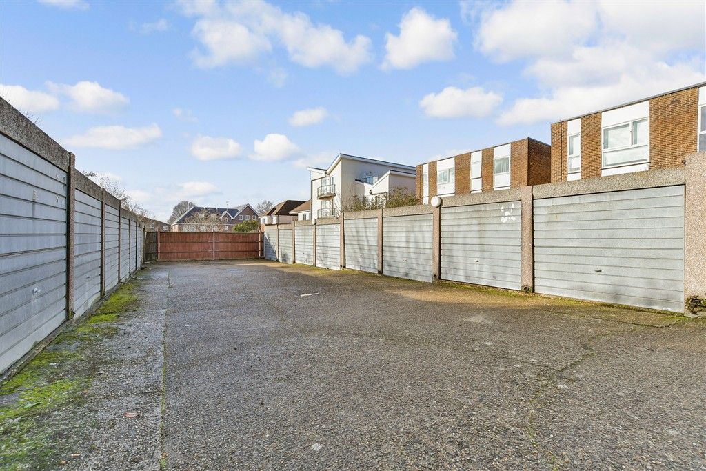 Property photo 2 of 16 Garage