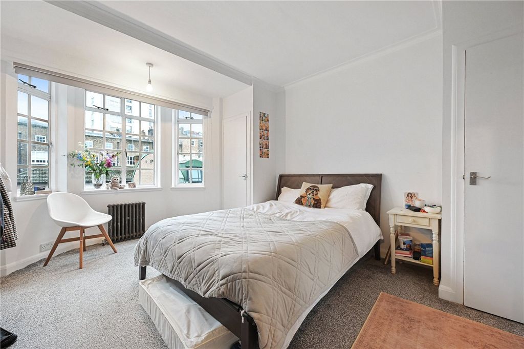 Property photo 3 of 9 Bedroom 1