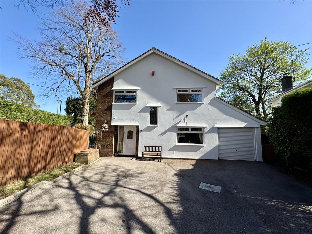 Property photo 1 of 26 1 Oaklands Park