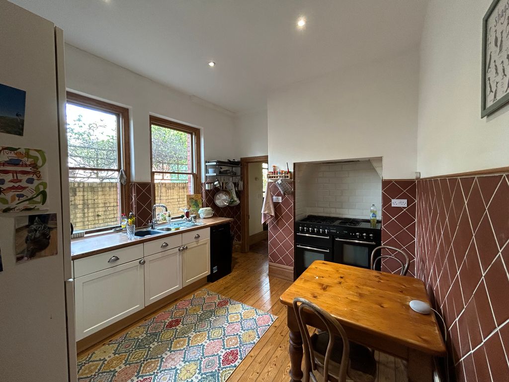 Property photo 2 of 8 Kitchen