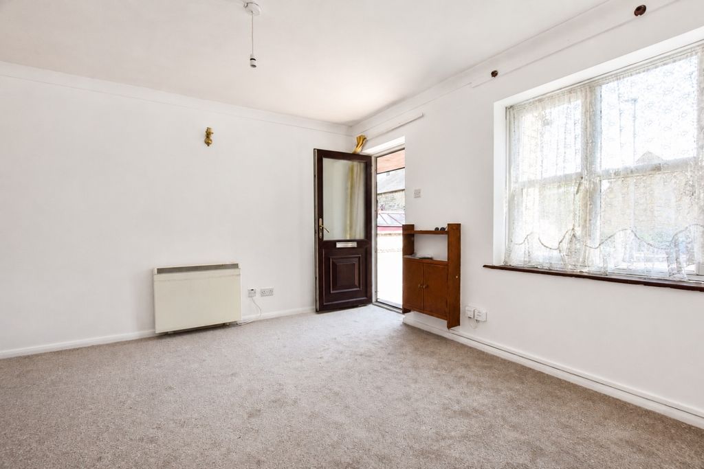 Property photo 3 of 11 Thewellslounge