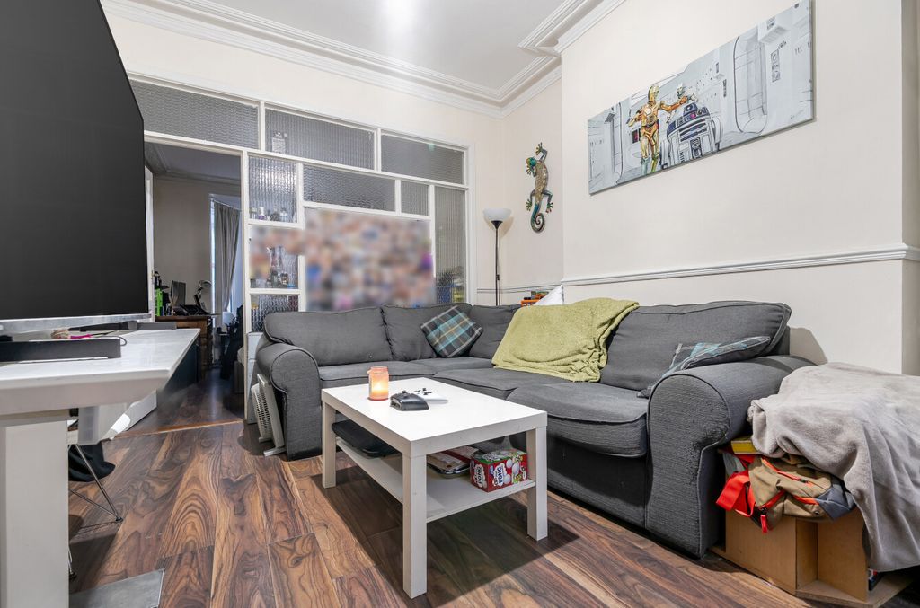 Property photo 2 of 9 1403016-1-697Cf25...