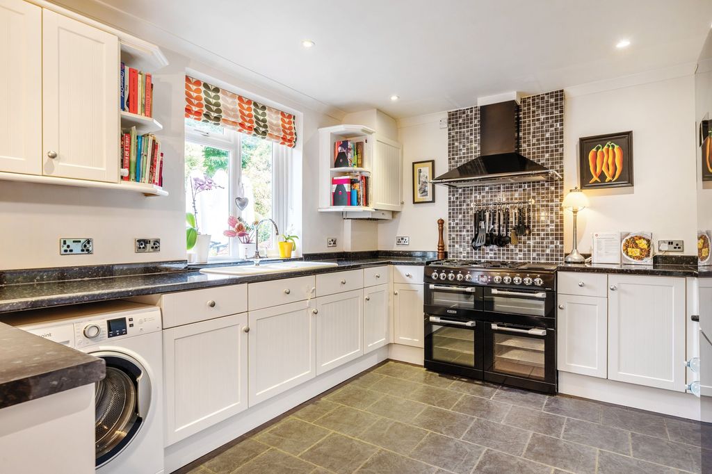 Property photo 2 of 24