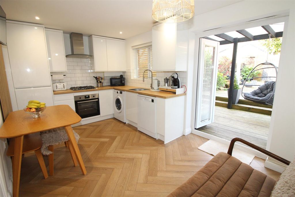 Property photo 3 of 40 Kitchen/Dining Room