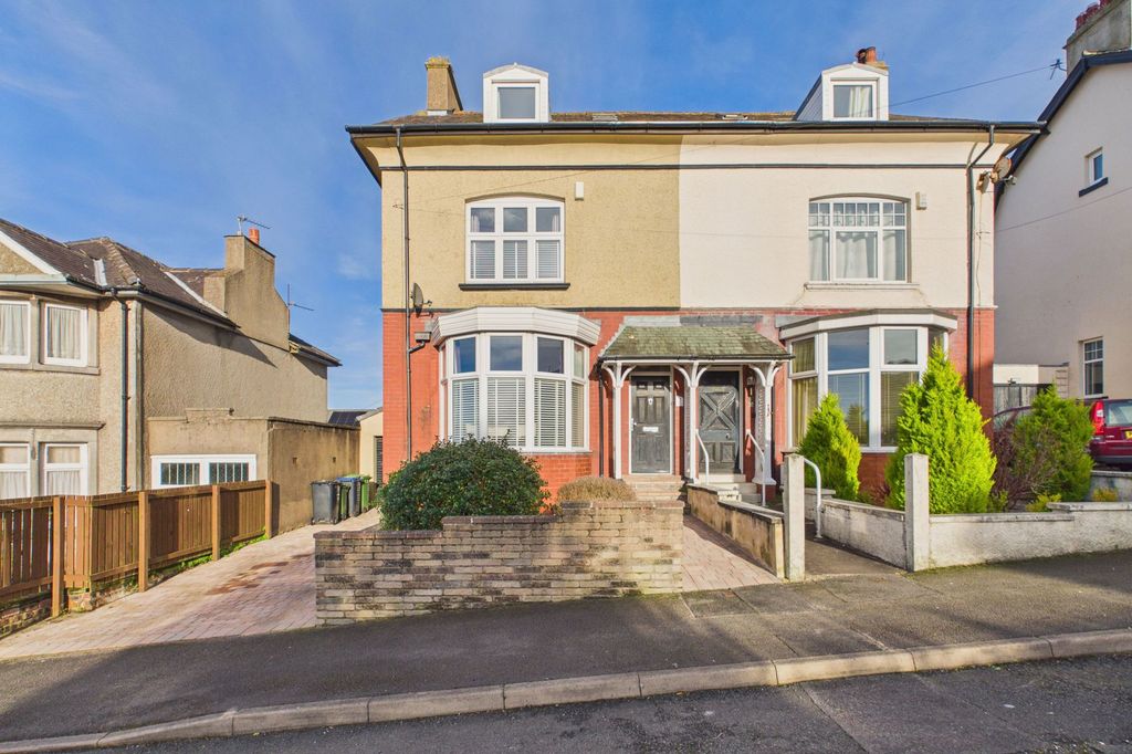 Property photo 2 of 35