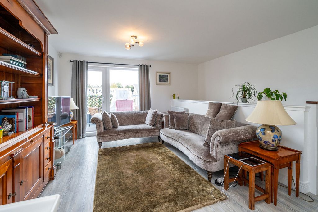 Property photo 2 of 43