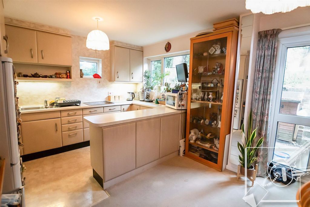 Property photo 3 of 25 Kitchen