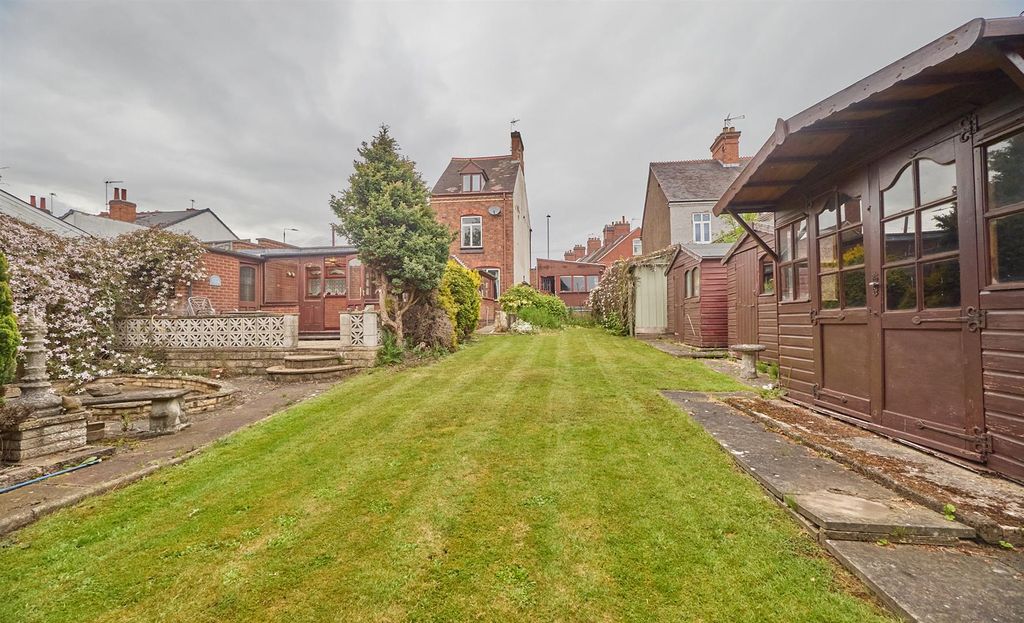 Property photo 2 of 25 Southfield Road_8.Jpg