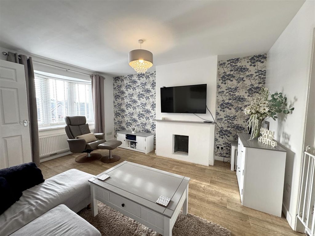 Property photo 2 of 16 Living Room