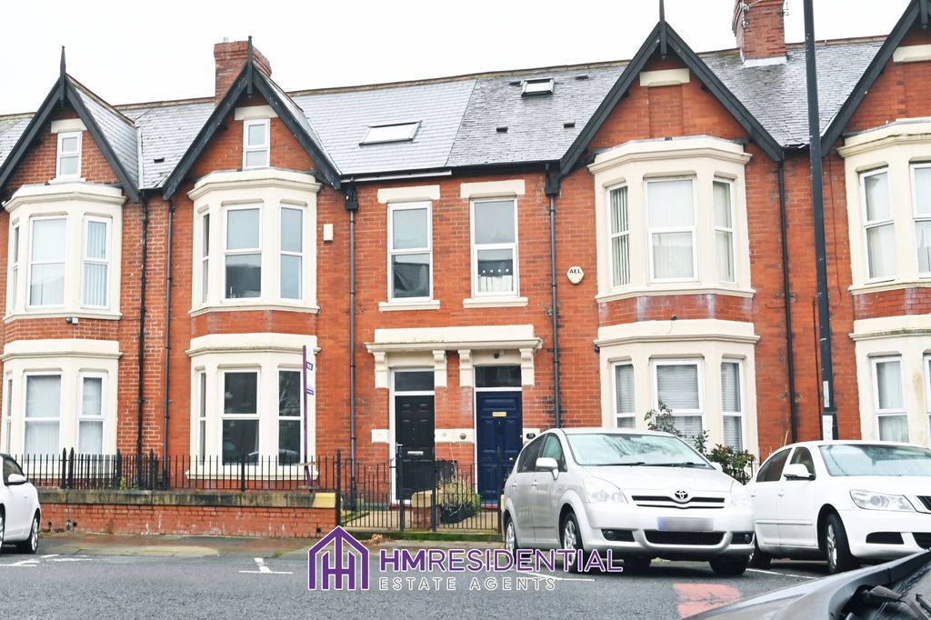 Property photo 1 of 4 Available To Students And Professionals Studio Flat On Wingrove Road, Fenham, Ne4 9Br 01/06/2026 £700.00 Pcm