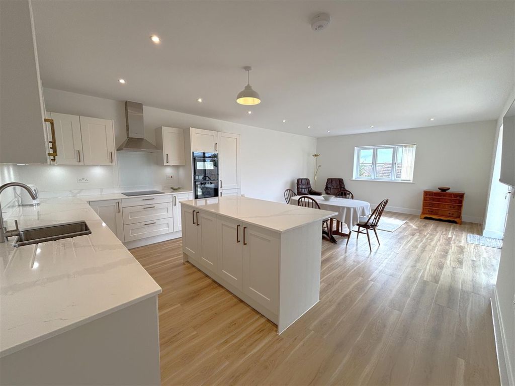 Property photo 2 of 24 6