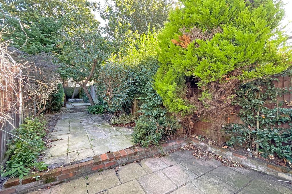 Property photo 2 of 20