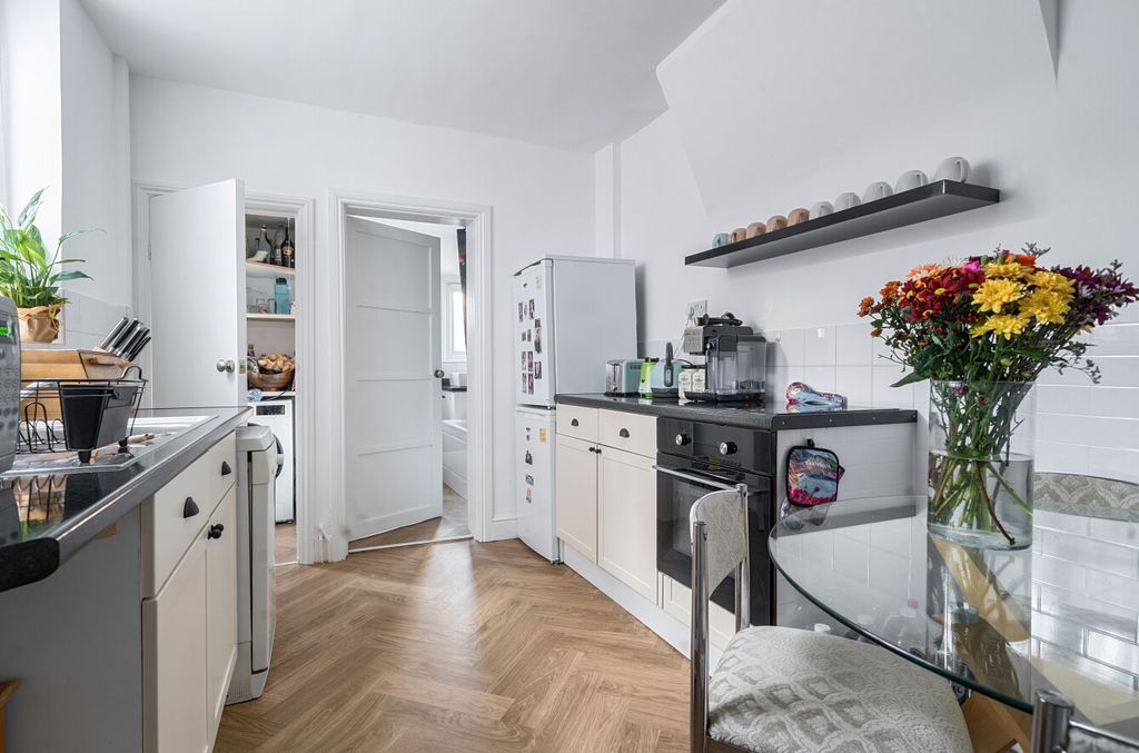 Property photo 3 of 12 1381286-12-691B29...