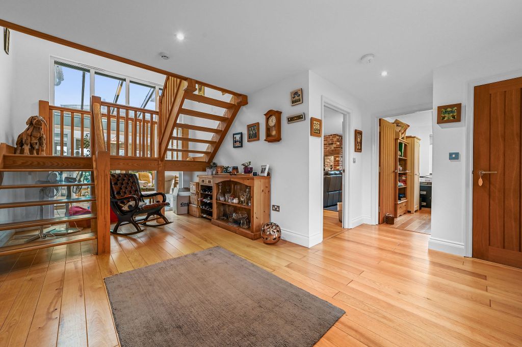 Property photo 3 of 31