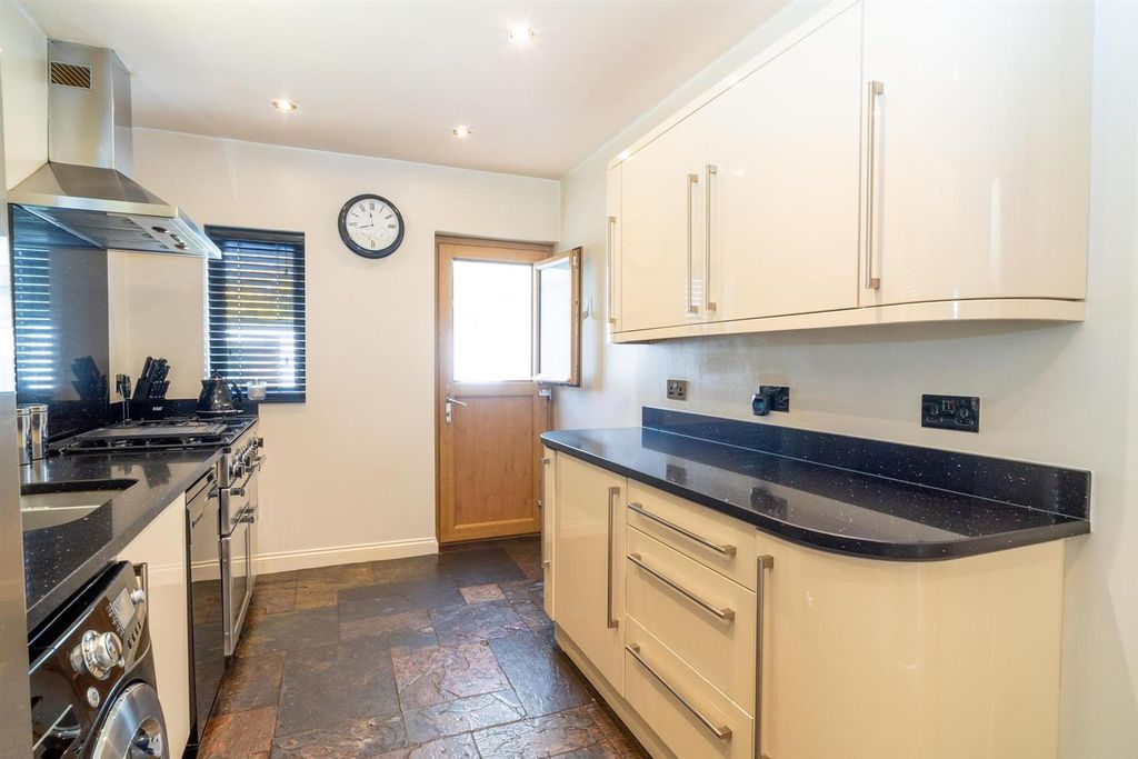 Property photo 3 of 20 Kitchen