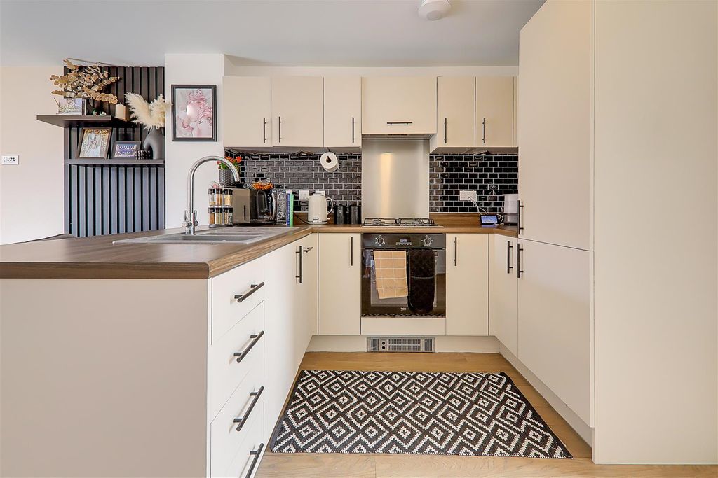 Property photo 2 of 16 Img_5691-Img_5693.Jpg