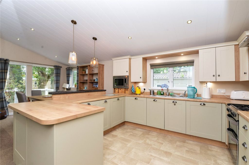 Property photo 2 of 15 Picture No. 04