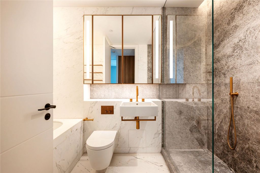 Property photo 3 of 7 Bathroom