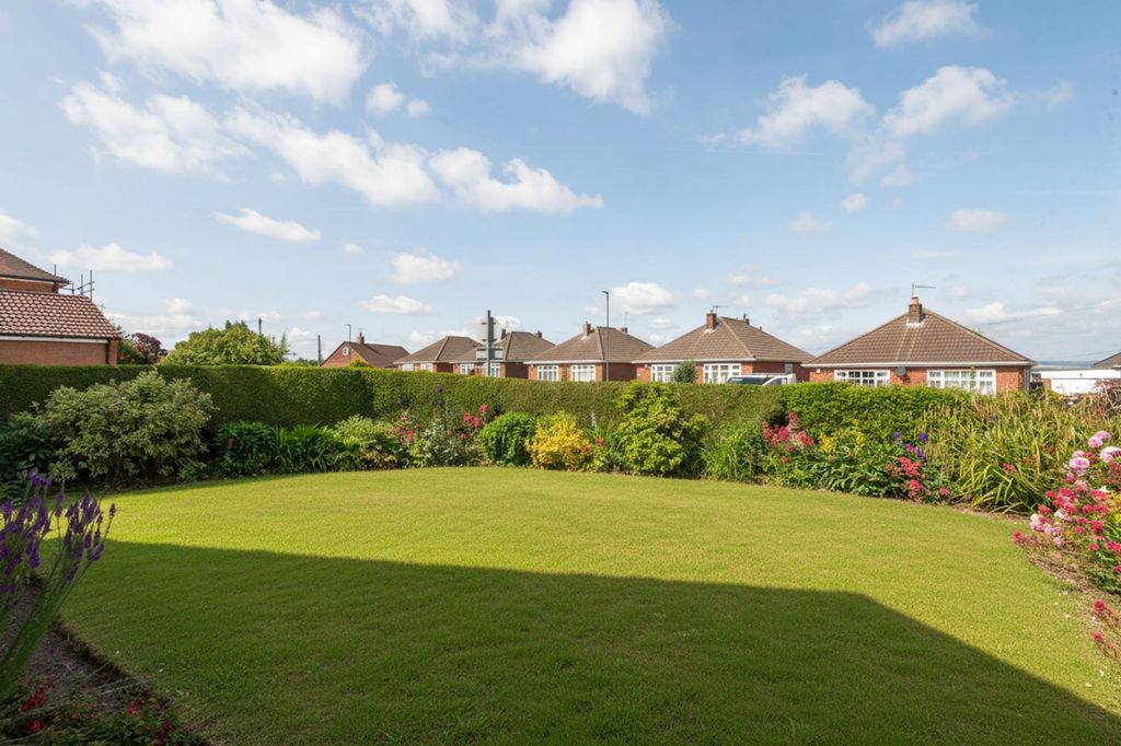 Property photo 2 of 31