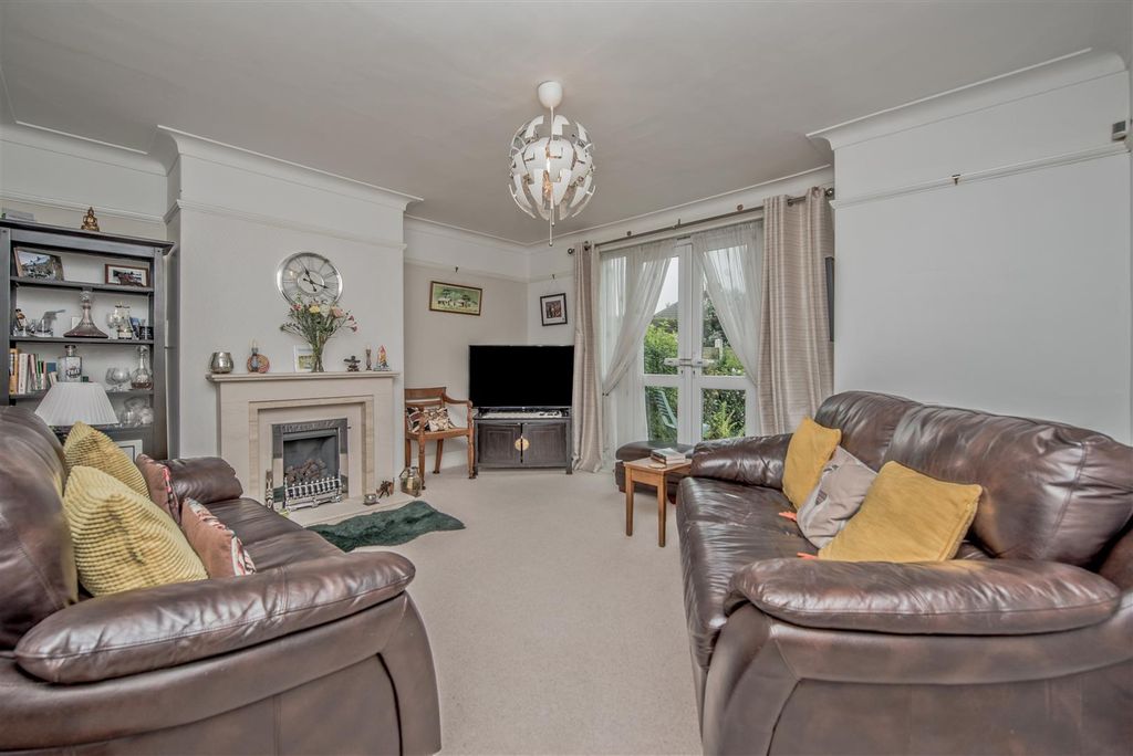 Property photo 2 of 18 Living Room: