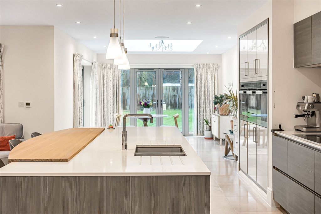 Property photo 3 of 20 Kitchen Island