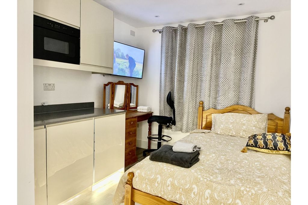 Additional image 20 of 6 bed end terrace house for saleWhitton Avenue West, Greenford UB6