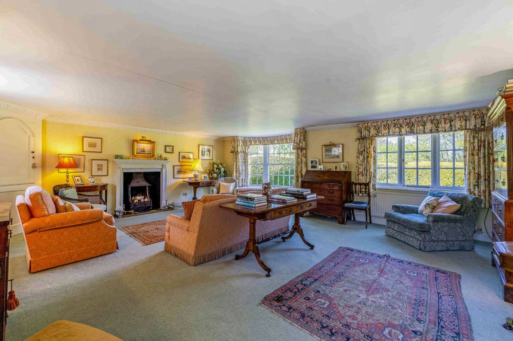 Property photo 2 of 24 Sitting Room
