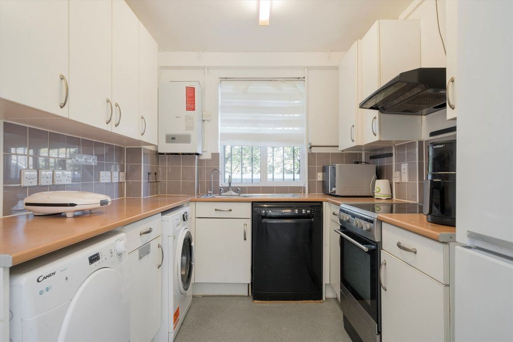 Property photo 3 of 6