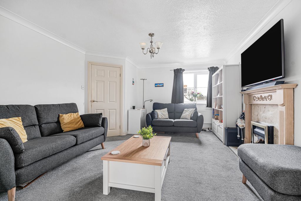 Property photo 2 of 25